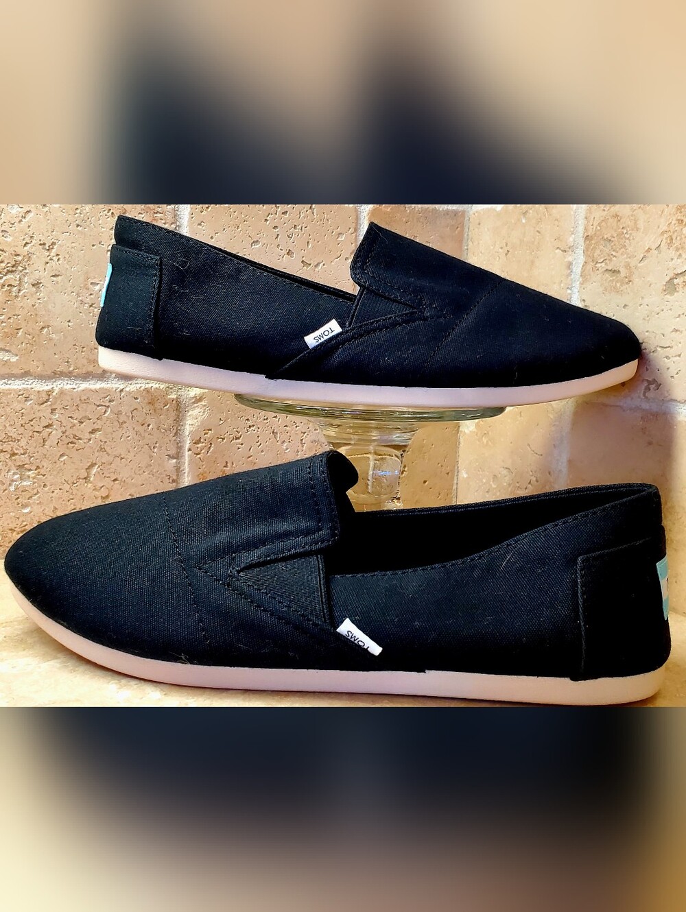 TOMS Classic Canvas Slip-On Flats in Black with White Sole 7.5 NWOT